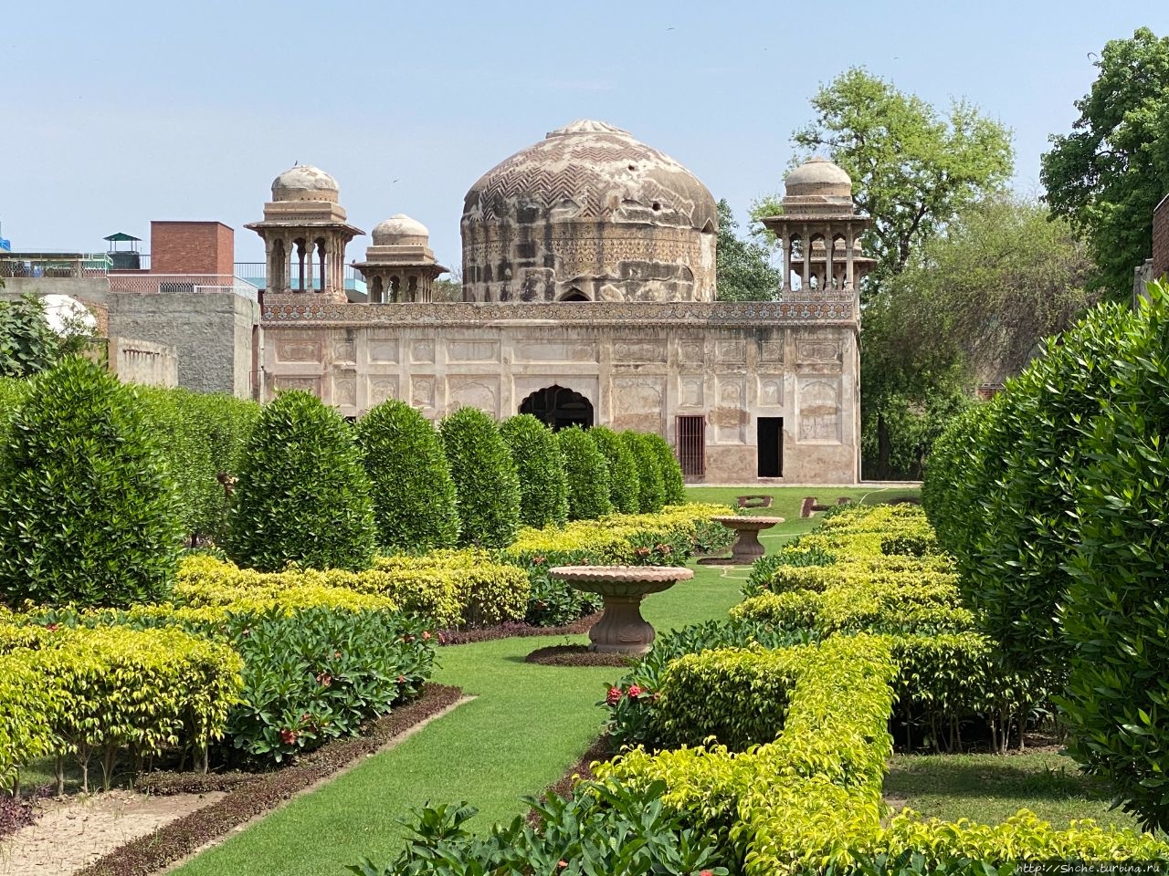 Форт и сады Шалимар в городе Лахор (Пакистан)