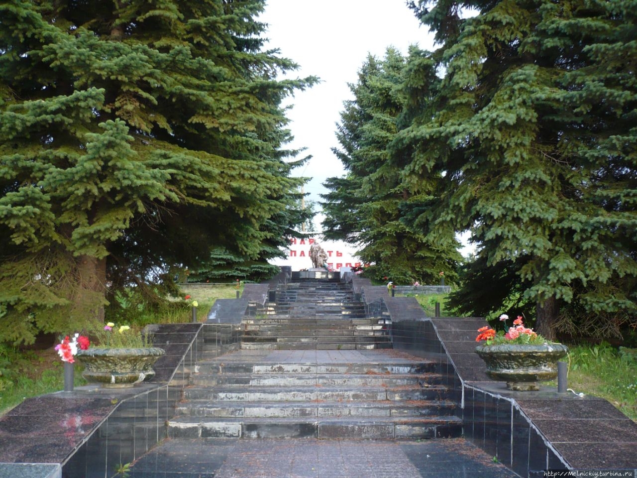 Братская могила советских воинов / Mass grave of Soviet soldiers