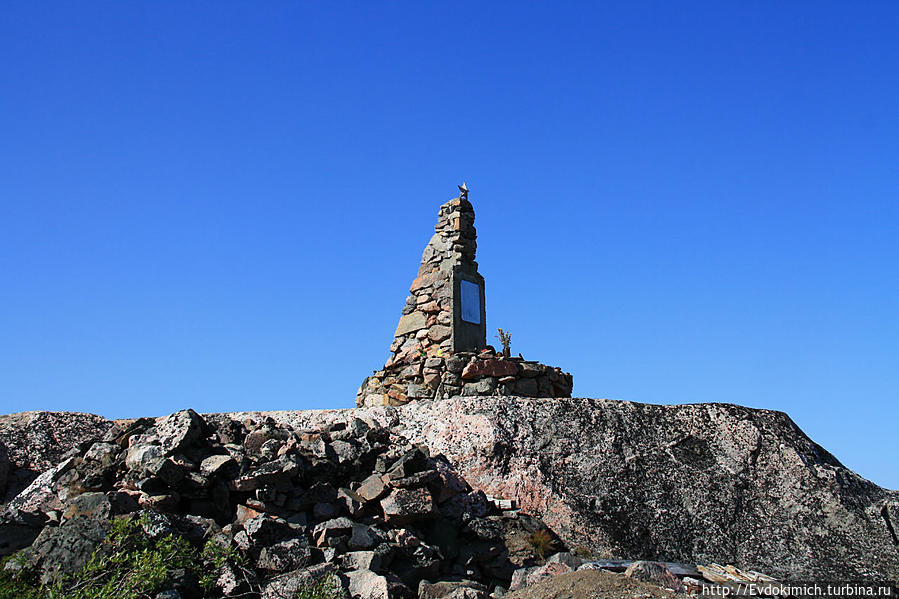 Памятник на высоте Погранзнак. Мурманск, Россия