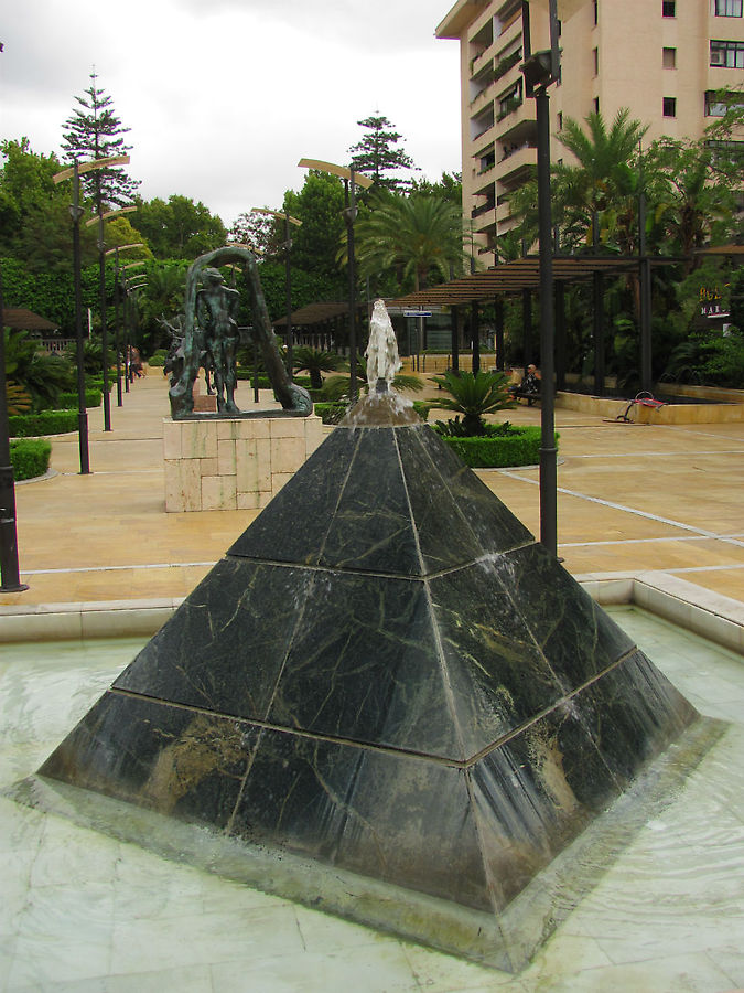 Скульптуры Сальвадора Дали Марбелья, Испания