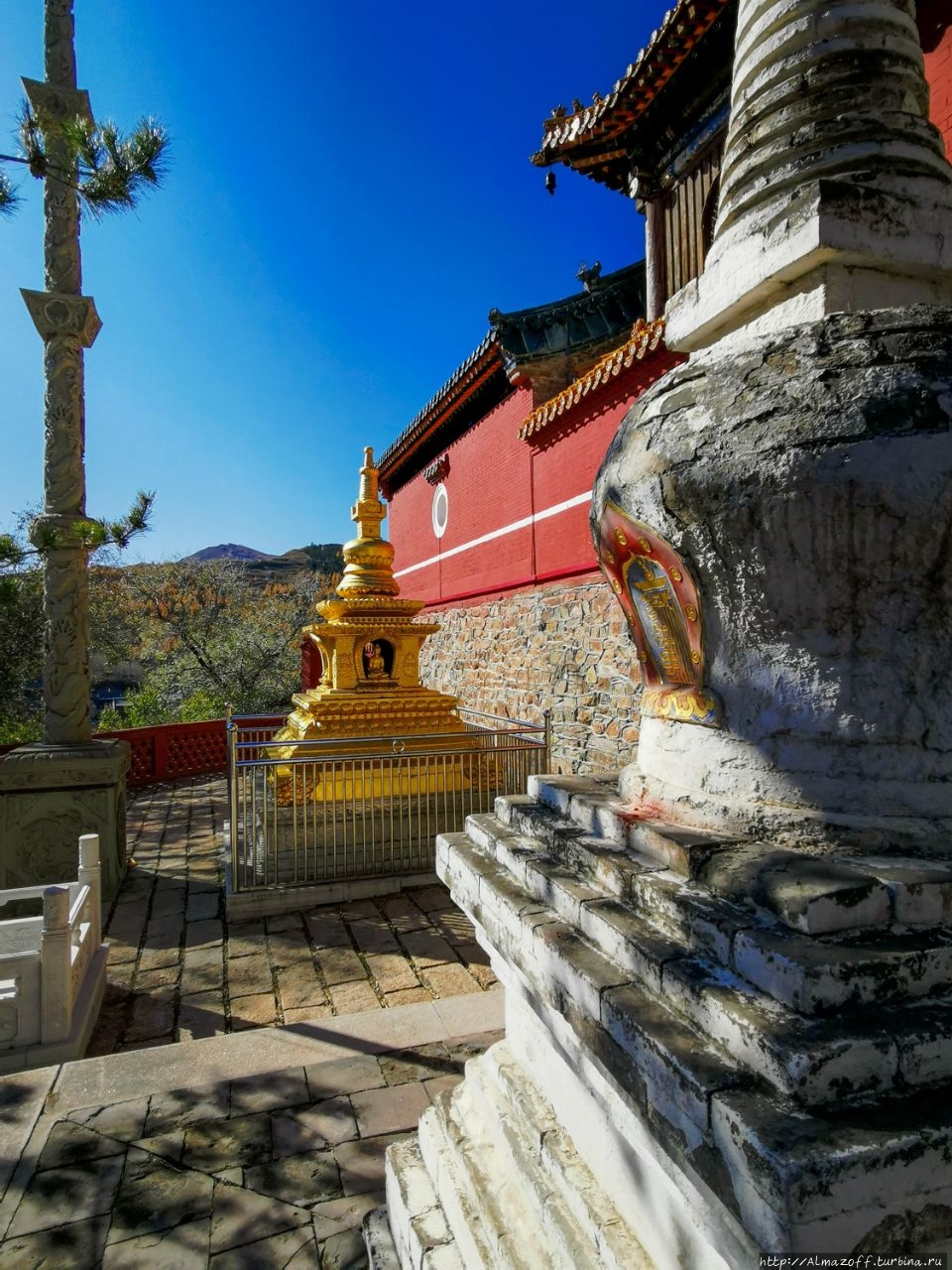 Главный тибетский храм на горе Утай - храм Пика Бодхисаттвы