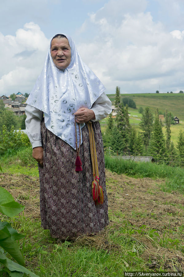 В праздничном сарафане, в руках — особые чётки Красновишерск, Россия