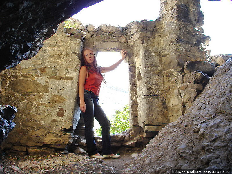 Дзивгисская крепость — крупнейшая наскальная в Осетии Дзивгис, Россия