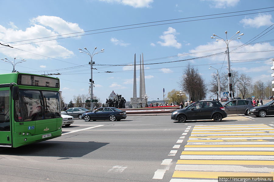 Чтобы попасть на вторую часть площади надо перейти через улицу Ленина Витебск, Беларусь