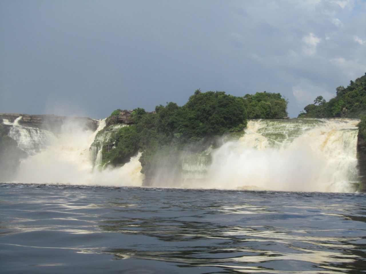 Водопады лагуны Канайма Канайма, Венесуэла