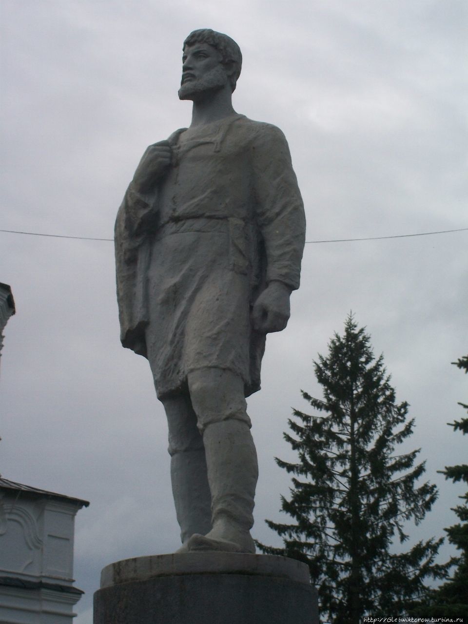 Памятник семёну Дежнёву в Великом Устюге