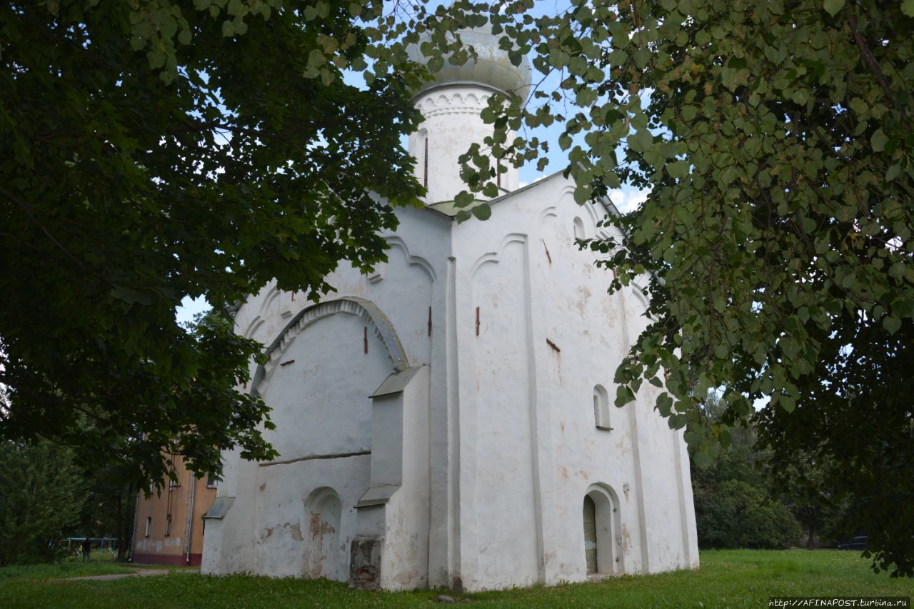 Храм Двенадцати Апостолов на Пропастех Великий Новгород, Россия