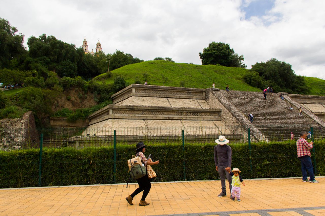 Чолула. Великая пирамида Тлачиуальтепетль Чолула, Мексика