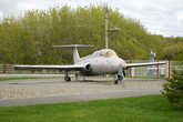 На территории музея стоит самолет