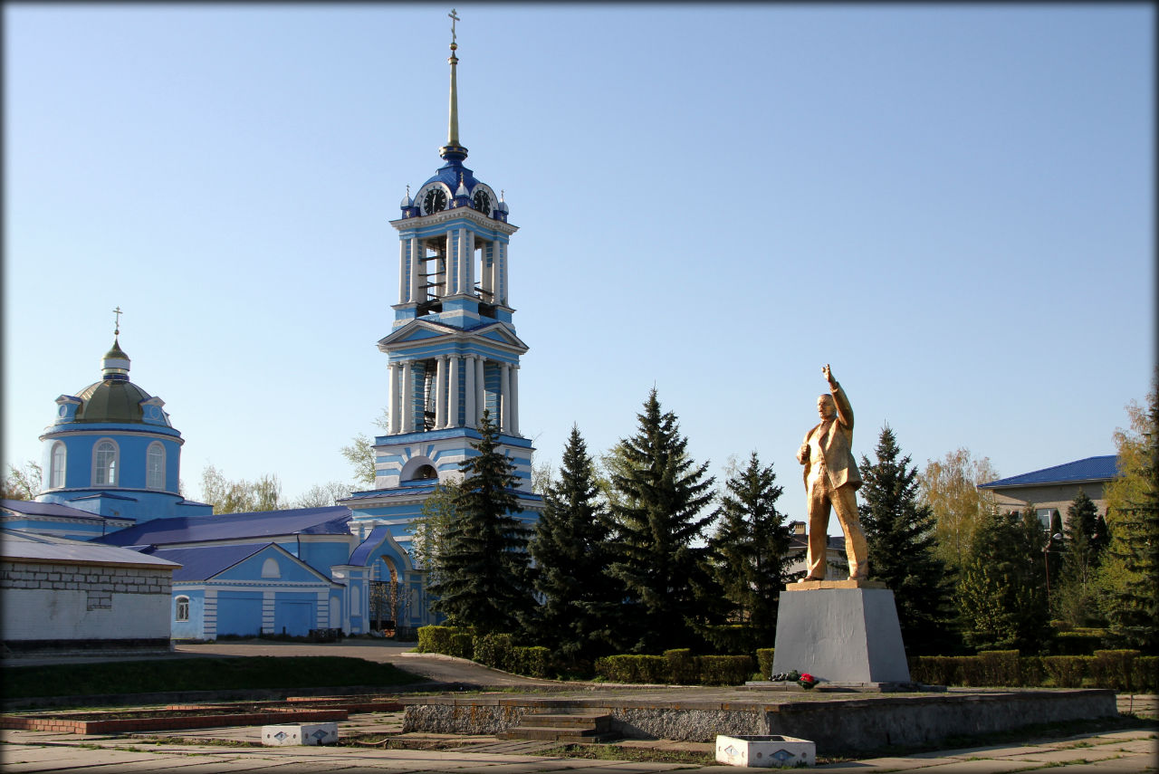 И Ленин — такой молодой! Россия