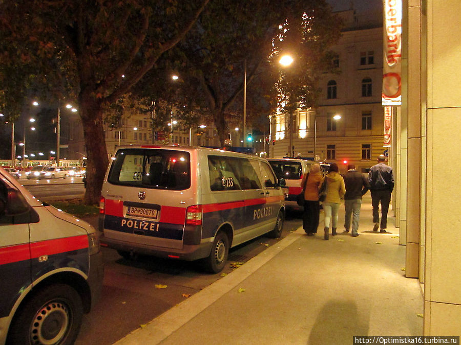 Исламский митинг на площади Шварценбергплатц Вена, Австрия