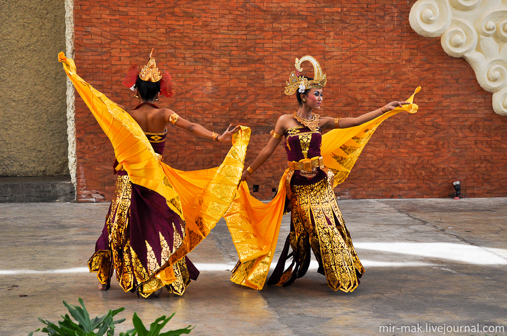 Парк GWK и балийский народный танец Баронг Бали, Индонезия