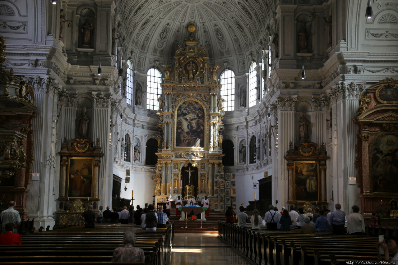 Внутри церкви Мюнхен, Германия