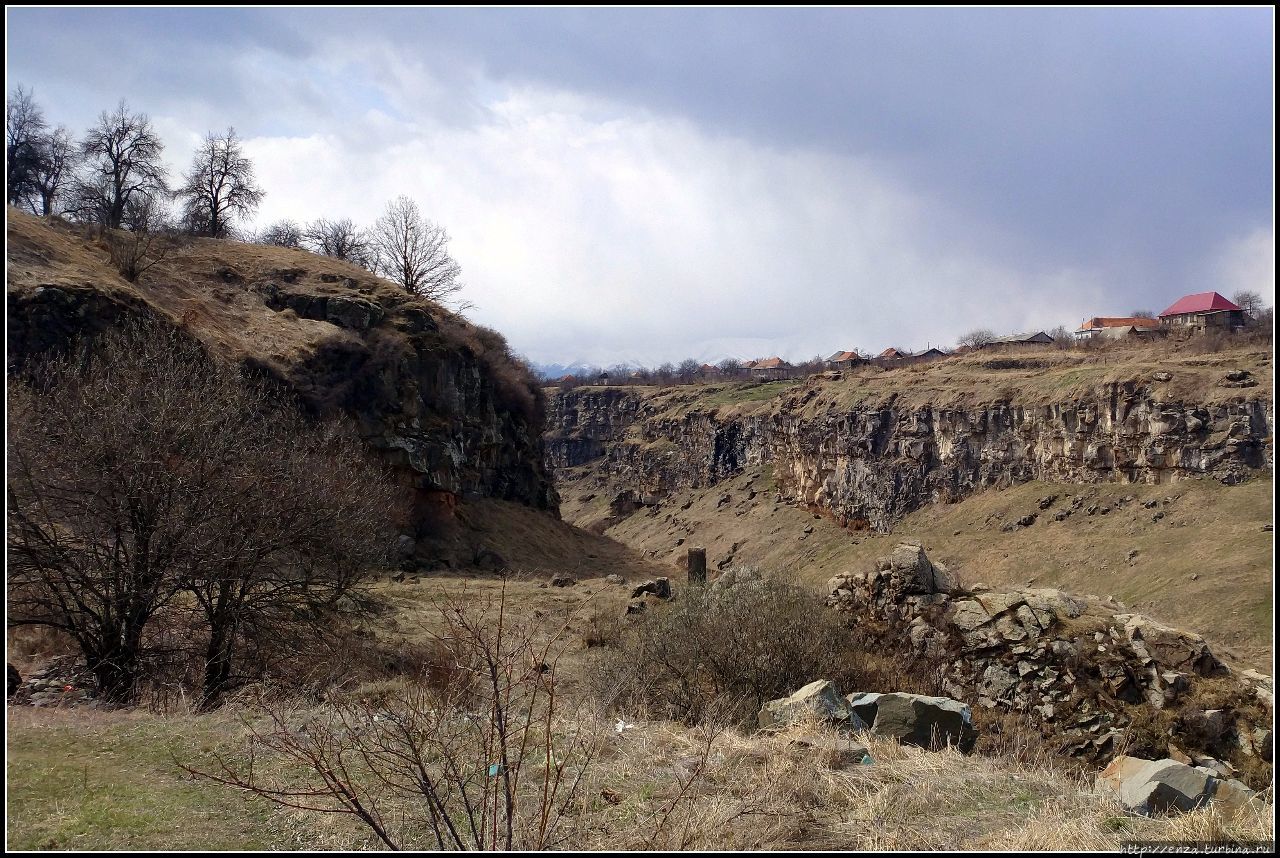 Камни у ног господних —  Армения Армения