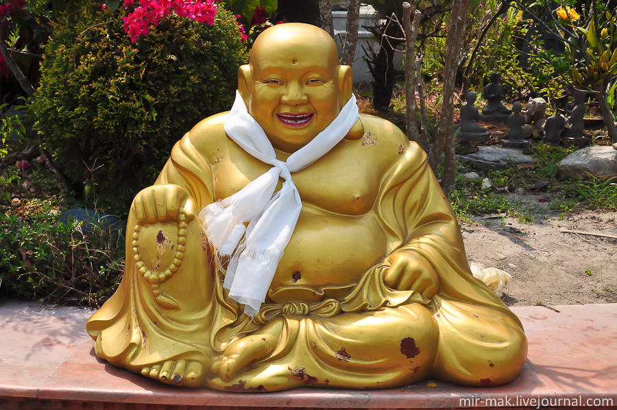 Монастырь Копан — очень известный в западном мире буддийский монастырь, благодаря тому, что в нем преподают не только местным жителям, но и приезжим иностранцам, желающим постичь основы буддийского учения Дхармы, а также освоить различные техники медитации. 

Находится он на вершине холма, к северу от ступы Боднатх. Кстати, название Копан монастырь получил от названия холма, на котором он располагается. Катманду, Непал