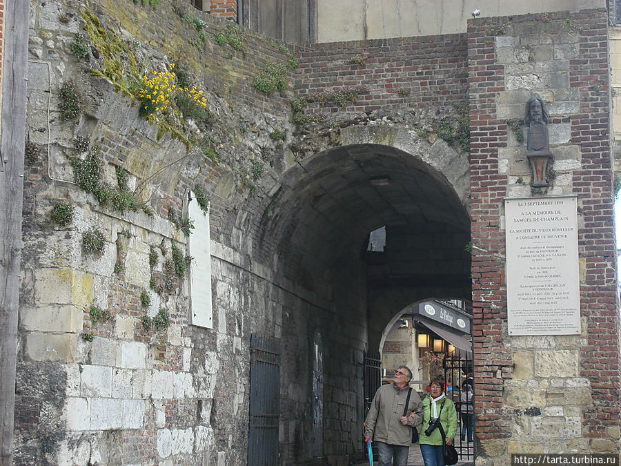 На каждом шагу история