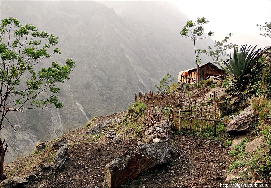 Домик отшельника Сябру Беси, Непал