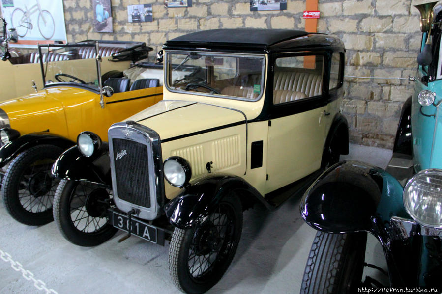 Остин 7 Чамми седан. Это малолитражный автомобиль, производимый в период с 1922г. по 1939 г. английской компанией Остин Мотор. Автомобиль был одним из самых продаваемых в Британии в 1920-х гг. и получил название 