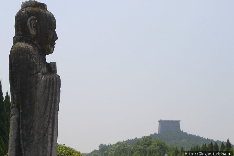 Каменный страж пирамиды Сиань, Китай