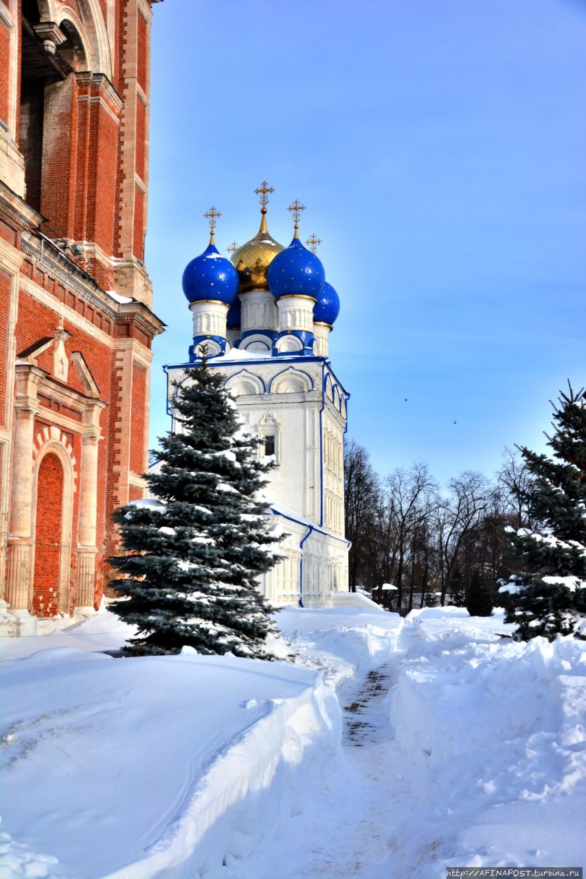 Колокольня Архангельского собора Бронницы, Россия