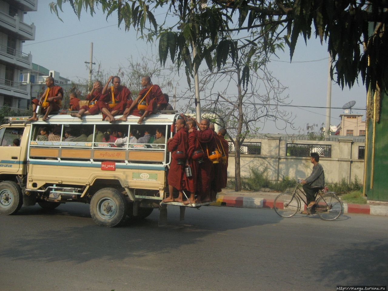 «Трамвай обвешенный, летит как бешеный…». Часть 22 Мандалай, Мьянма