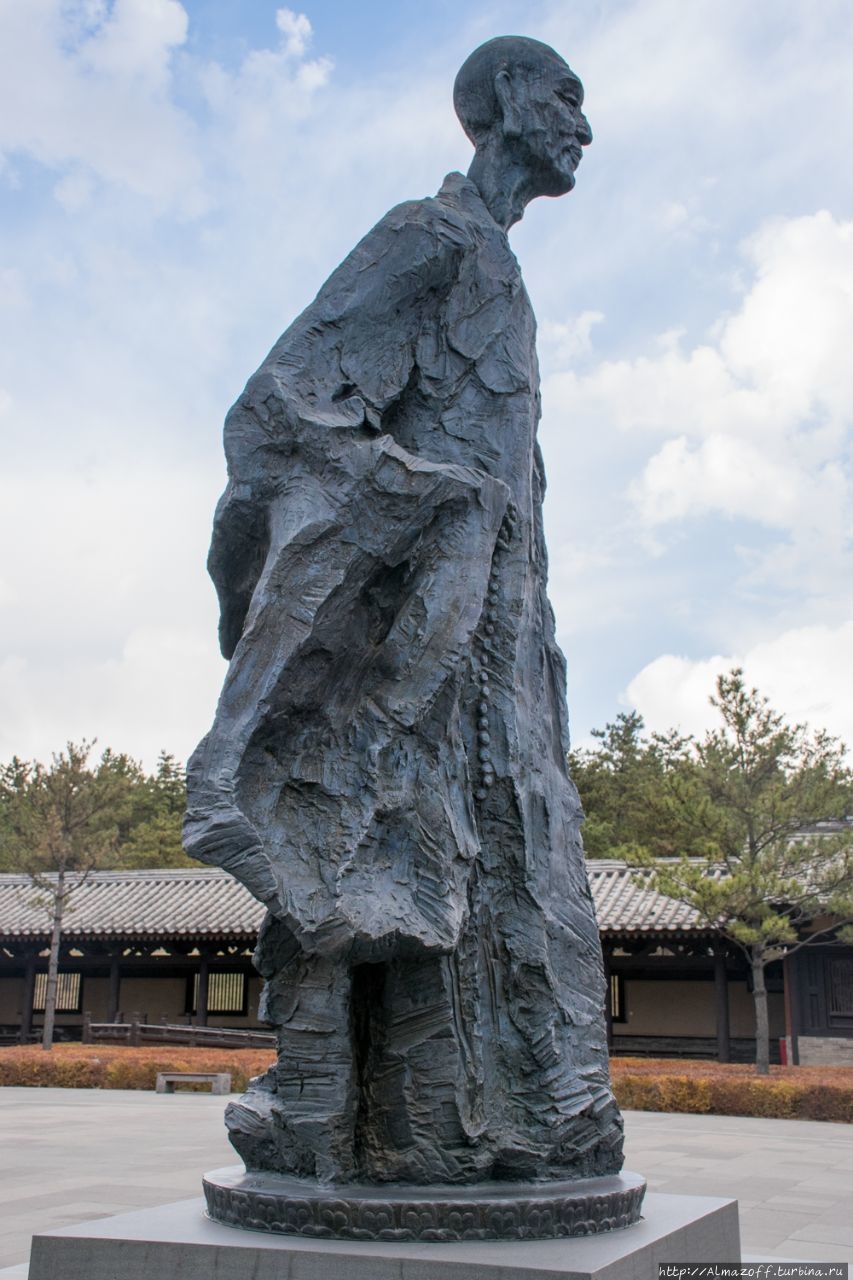 Строитель пещерного комплекса Юньган монах Таньяо, Датун, Шаньси, Китай. Датун, Китай