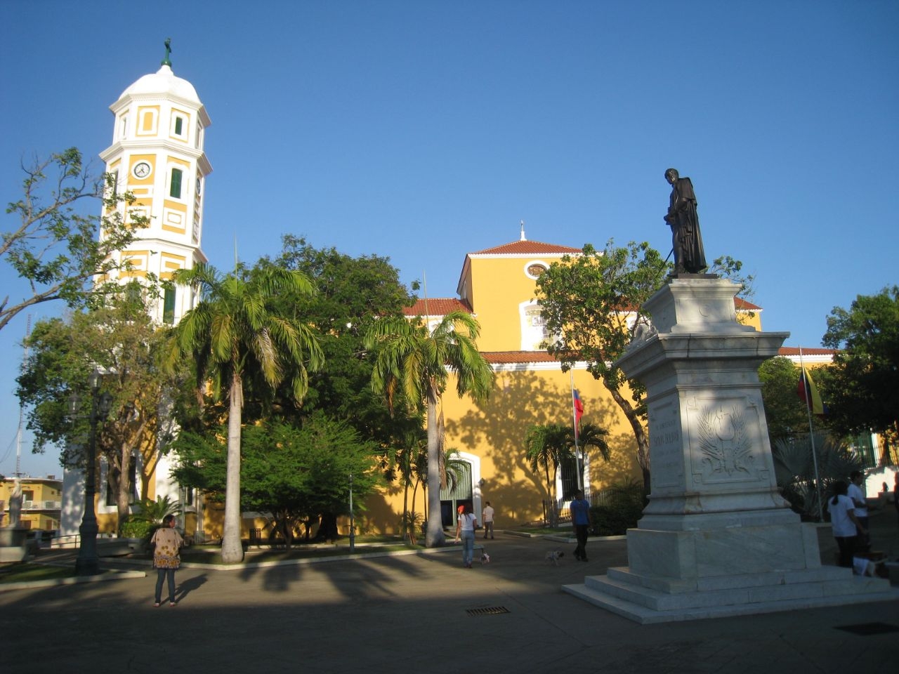 Площадь Боливара / Plaza Bolivar