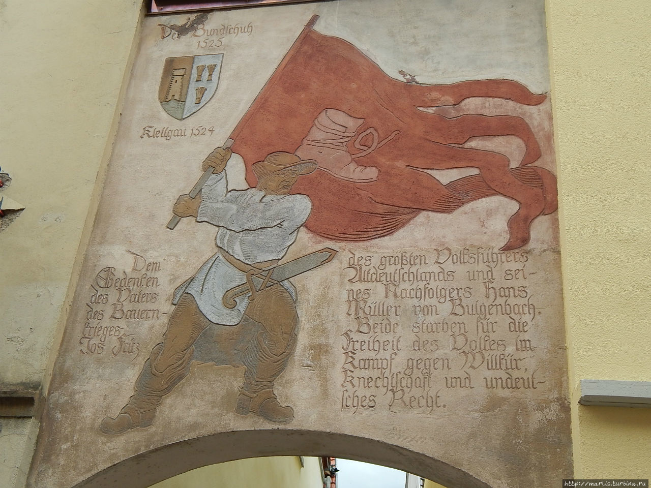 Крестьянская война 1525 года. Движение Башмака. Вот такая мозайка встречает нас у входа в старый город Tiengen Вальдсхут-Тинген, Германия
