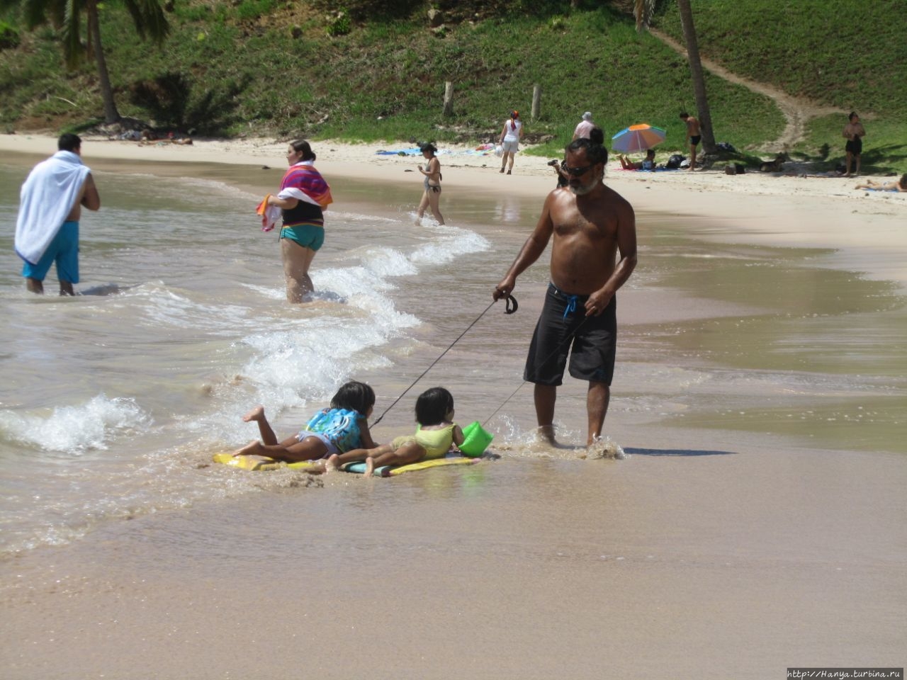 Playa Anakena & Ahu Nau Nau Остров Пасхи, Чили