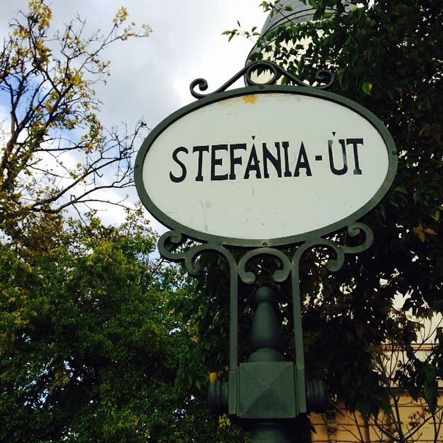 О, Буда! О, Пешт! И Кайли Будапешт, Венгрия