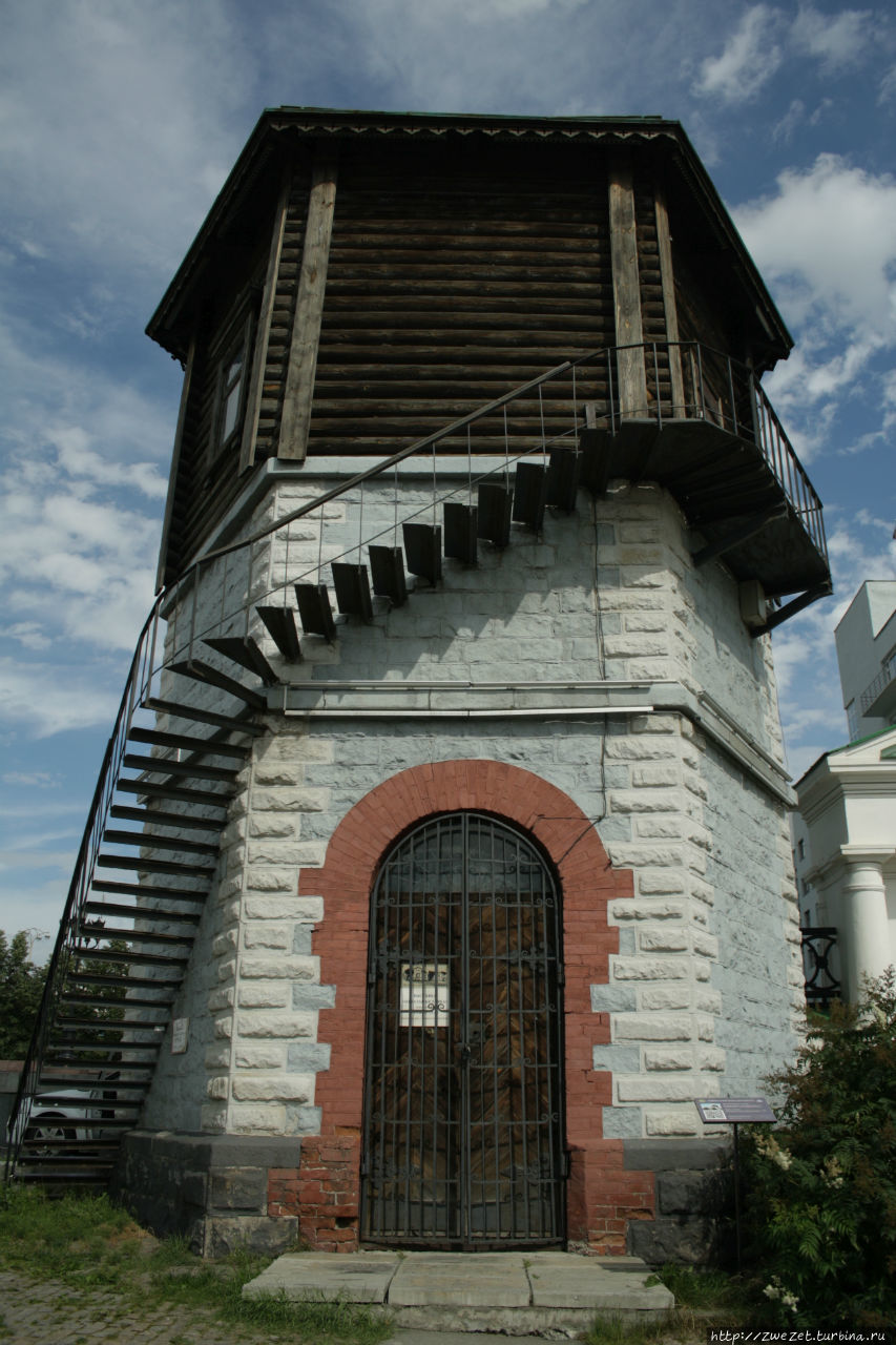Старинная водонапорная башня (1880-е годы), ныне музей Метальная лавка Екатеринбург, Россия