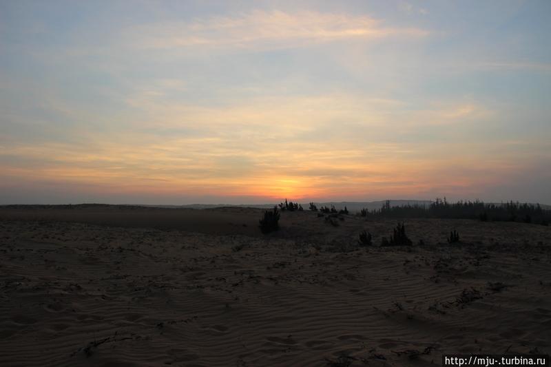 Рассвет в белых дюнах Муй-Не, Вьетнам