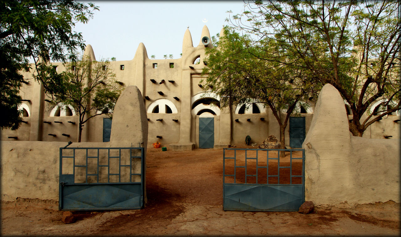 «Грязная ткань» или город из трех святых букв Сан, Мали