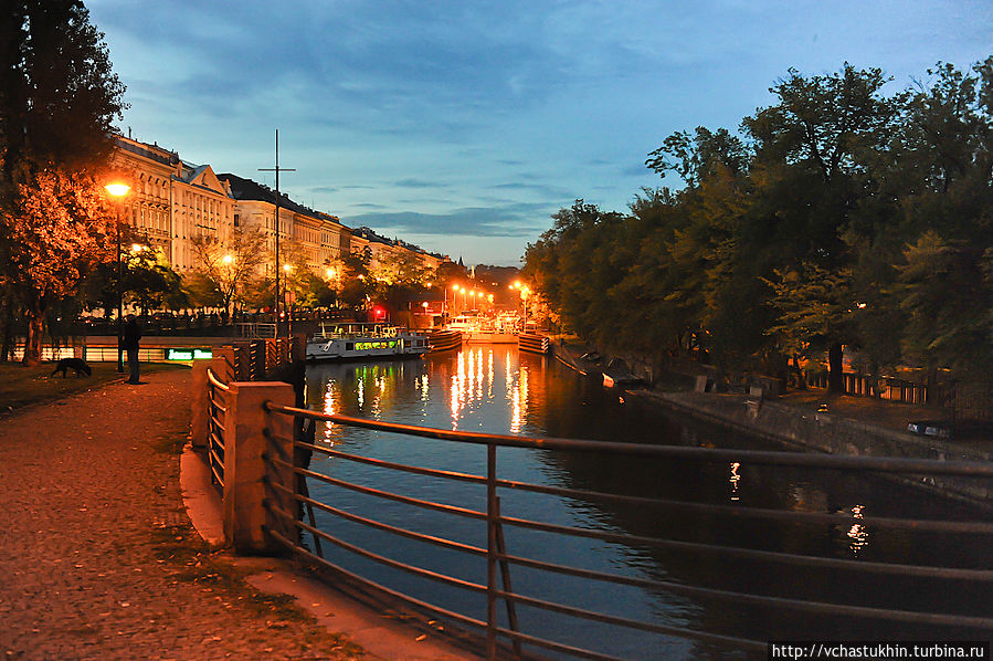 Шлюзовые рукава Влтавы, вечер. Прага, Чехия