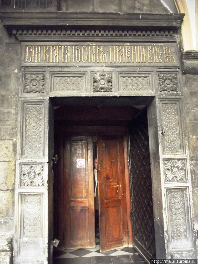 Врата Успенской церкви Львов, Украина