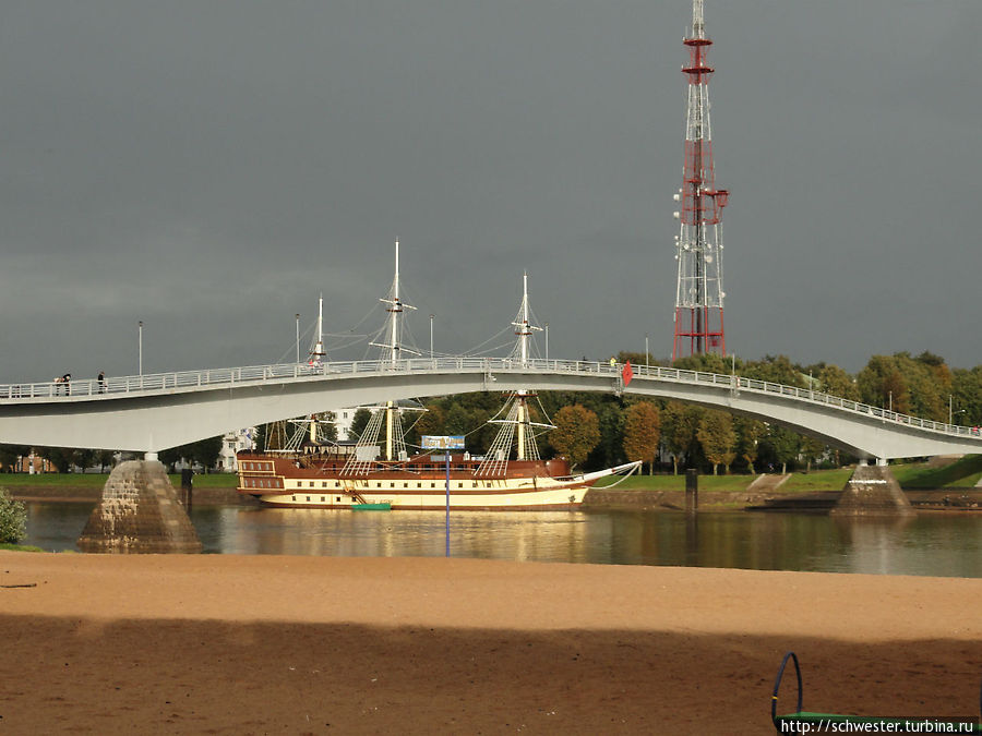 Пешеходный мост через Волхов Великий Новгород, Россия