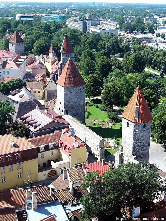Башни средневековых укреплений: Plate torn, Kolsmae torn, Loewen-schede torn, Nunnade-tagune torn. Таллин, Эстония