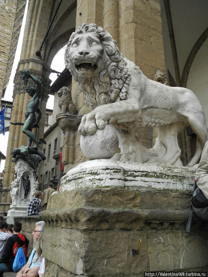 Мраморные львы – привет львам Воронцовского дворца в Крыму Италия