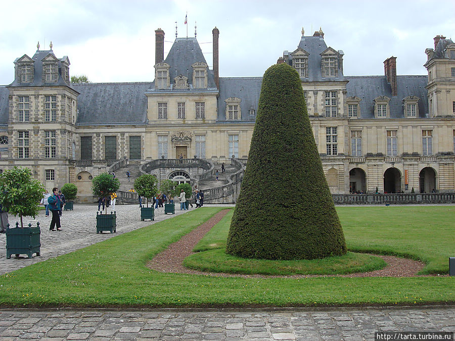 За воротами резиденции