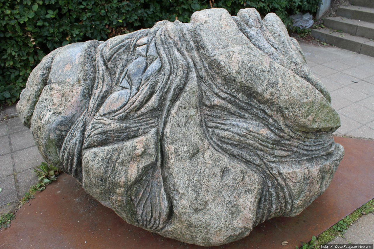 Скульптура цельнокаменная Роскильде, Дания