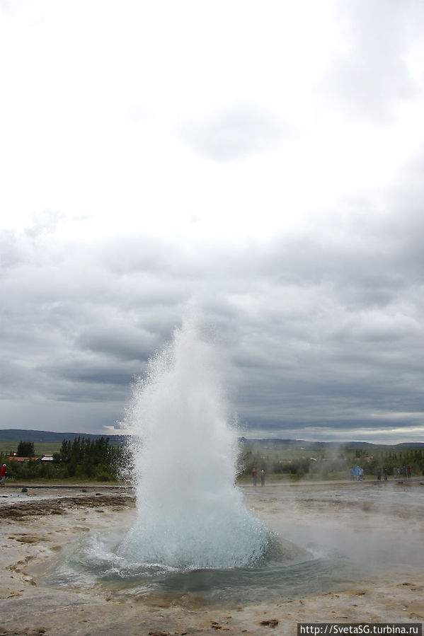 Парк Гейзеров и гейзер Строккур (Strokkur Geyser) Южная Исландия, Исландия