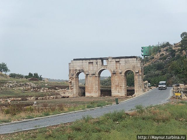 Входные ворота в город. Ворота римские и стоят с 1 века н.э. Патара, Турция