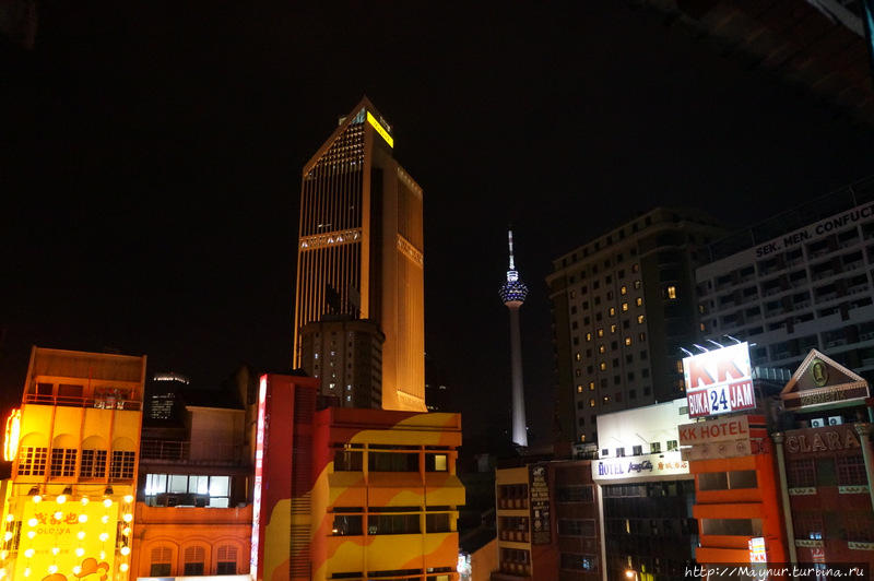 Вид  с  террассы  гостиницы  вечером. Куала-Лумпур, Малайзия