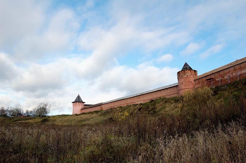 Стены Спасо-Евфимиева монастыря. Как крепость Суздаль, Россия