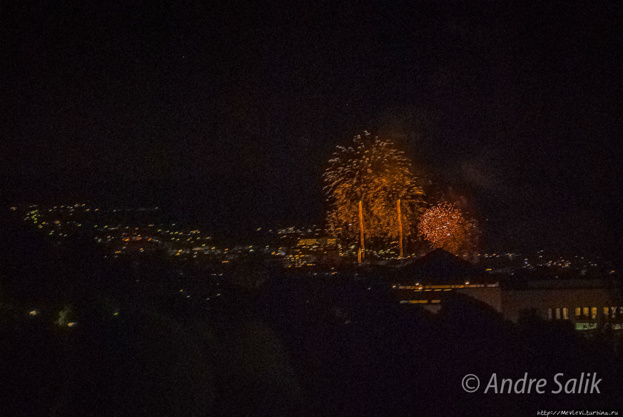 Фейерверк. Феста Мажо (Большой праздник) Ситжес, Испания