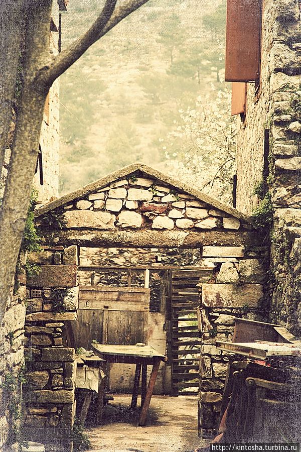 Дворик Неа Мони