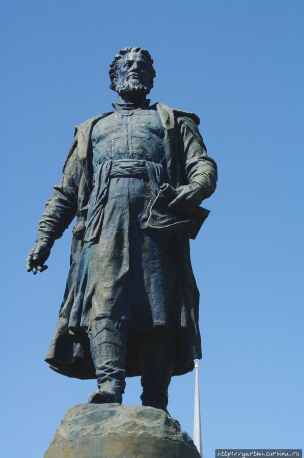 Памятник Афанасию Никитину — детализация. Тверь, Россия