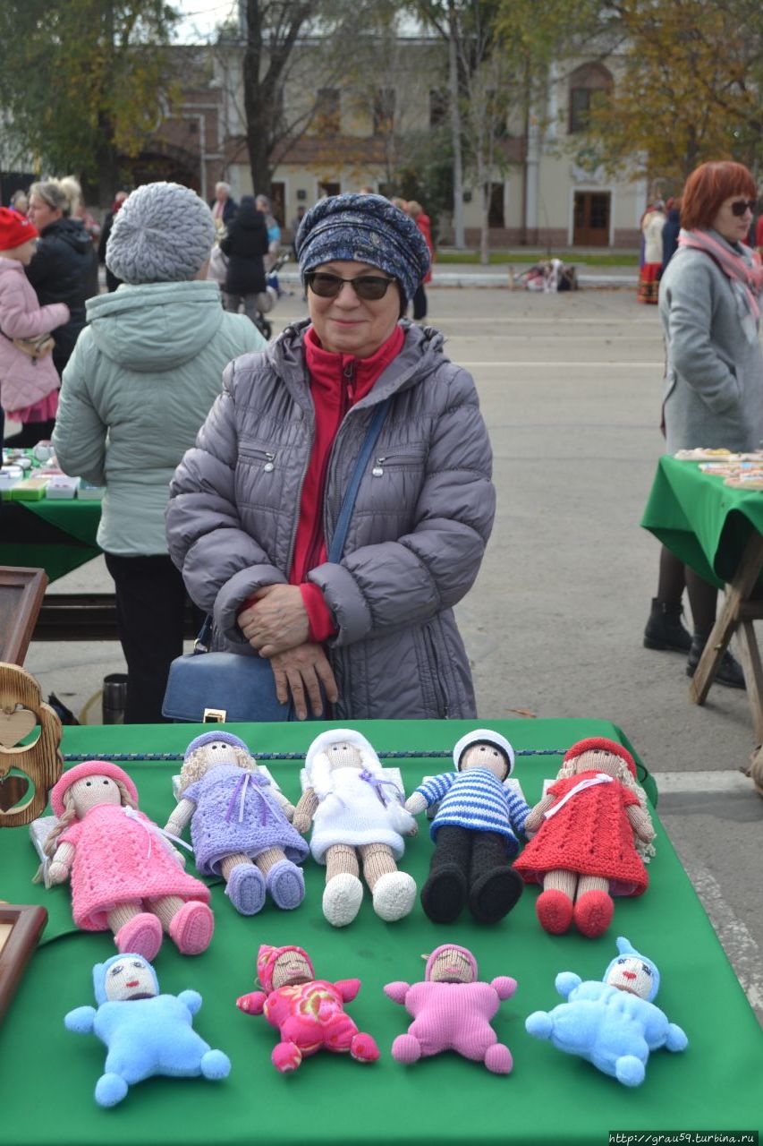 Торговые ряды на Площади Ленина Энгельс, Россия