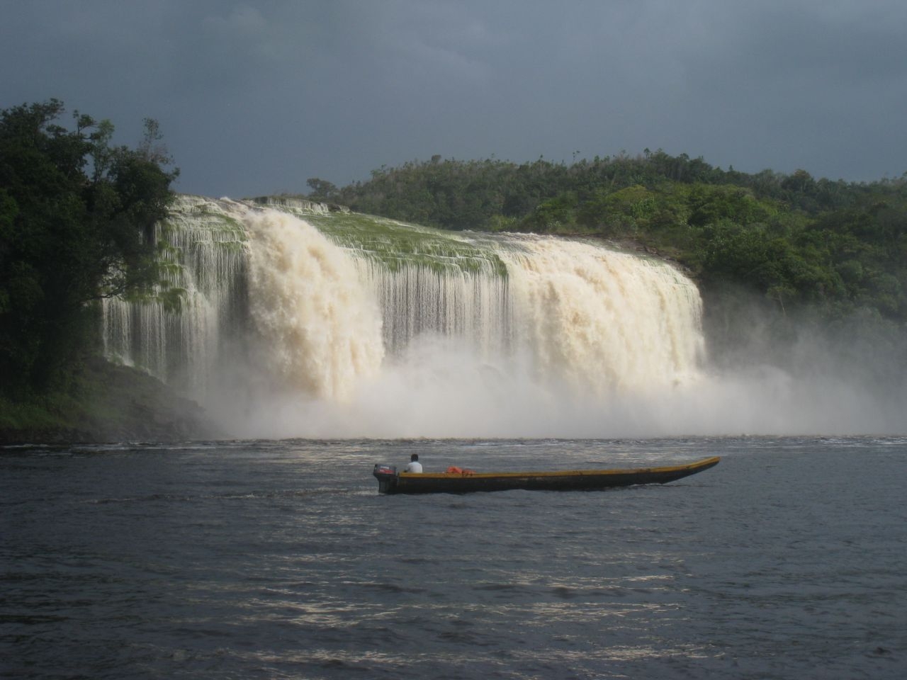 Водопады лагуны Канайма / Waterfalls of Canaima Lagoon