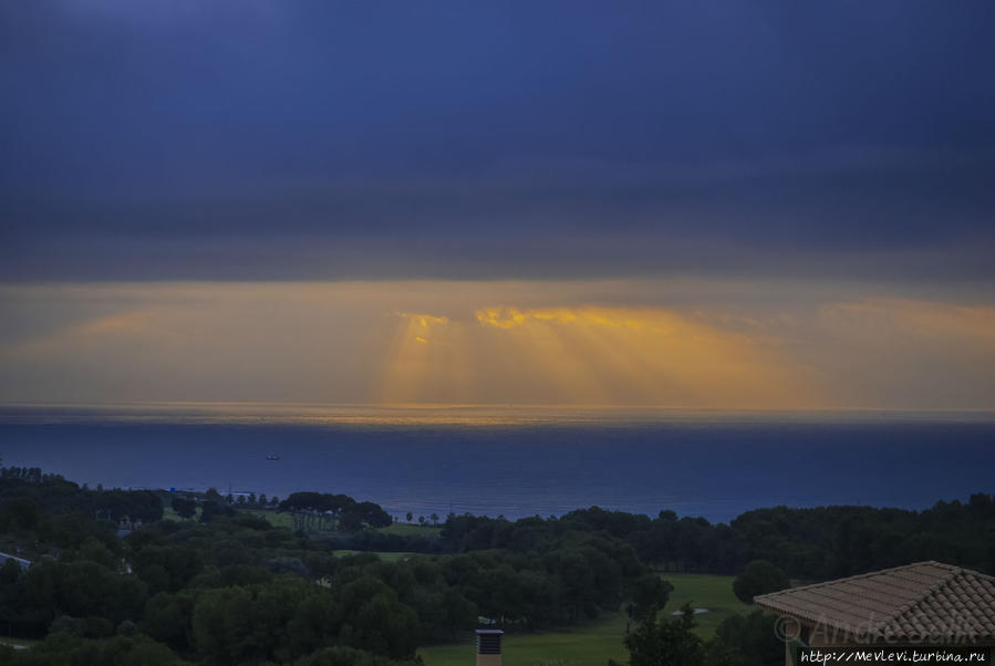 Рассвет над морем Ситжес, Испания